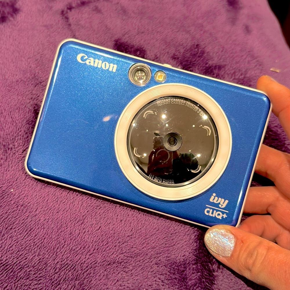 Canon ivy cliq+ in Royal Blue (Camera ONLY)